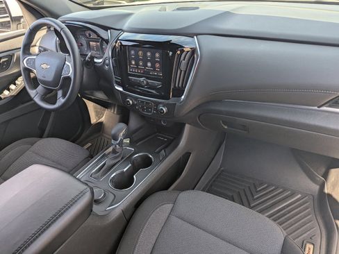 Used 2023 Chevrolet Traverse LT image 13