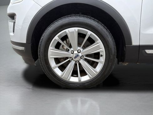 Used 2019 Ford Explorer Limited w/ Class III Trailer Tow Package image 9