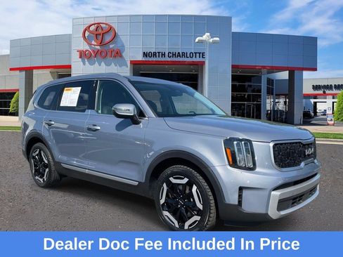 Used 2023 Kia Telluride EX w/ EX Captain's Chair Package FWD image 1