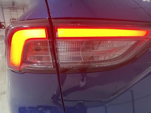 Used 2022 Ford Escape SE image 9