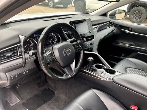 Used 2023 Toyota Camry SE FWD image 8