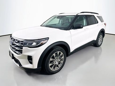 New 2026 Ford Explorer Active w/ Active Comfort Package image 3