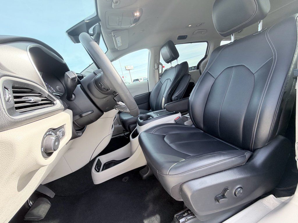 Used 2024 Chrysler Pacifica Touring-L FWD image 20