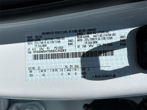Used 2025 Ford F550 4x4 Crew Cab Super Duty image 34