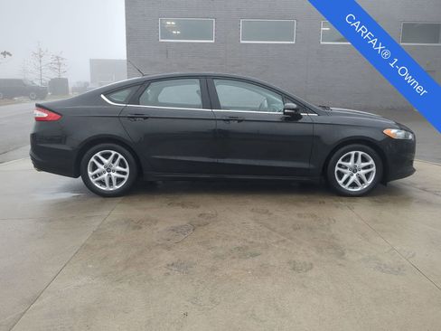 Used 2015 Ford Fusion SE image 9