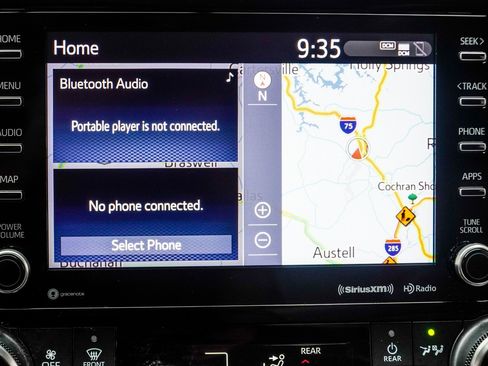 Used 2022 Toyota Highlander XLE image 23