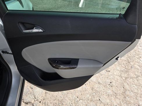Used 2013 Buick Verano FWD image 28