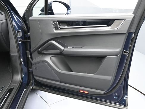 New 2025 Porsche Cayenne Turbo image 31