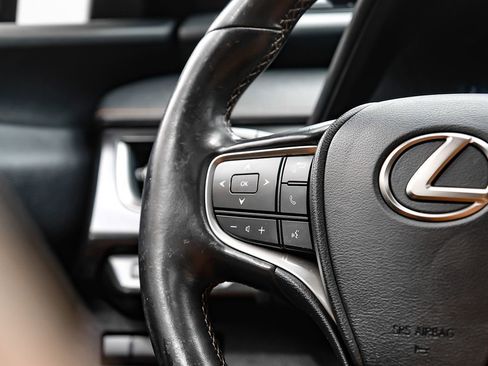Used 2019 Lexus UX 200 w/ Premium Package FWD image 16
