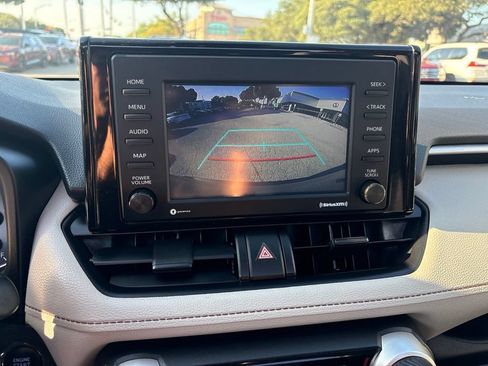 Used 2022 Toyota RAV4 XLE w/ Convenience Package FWD image 14