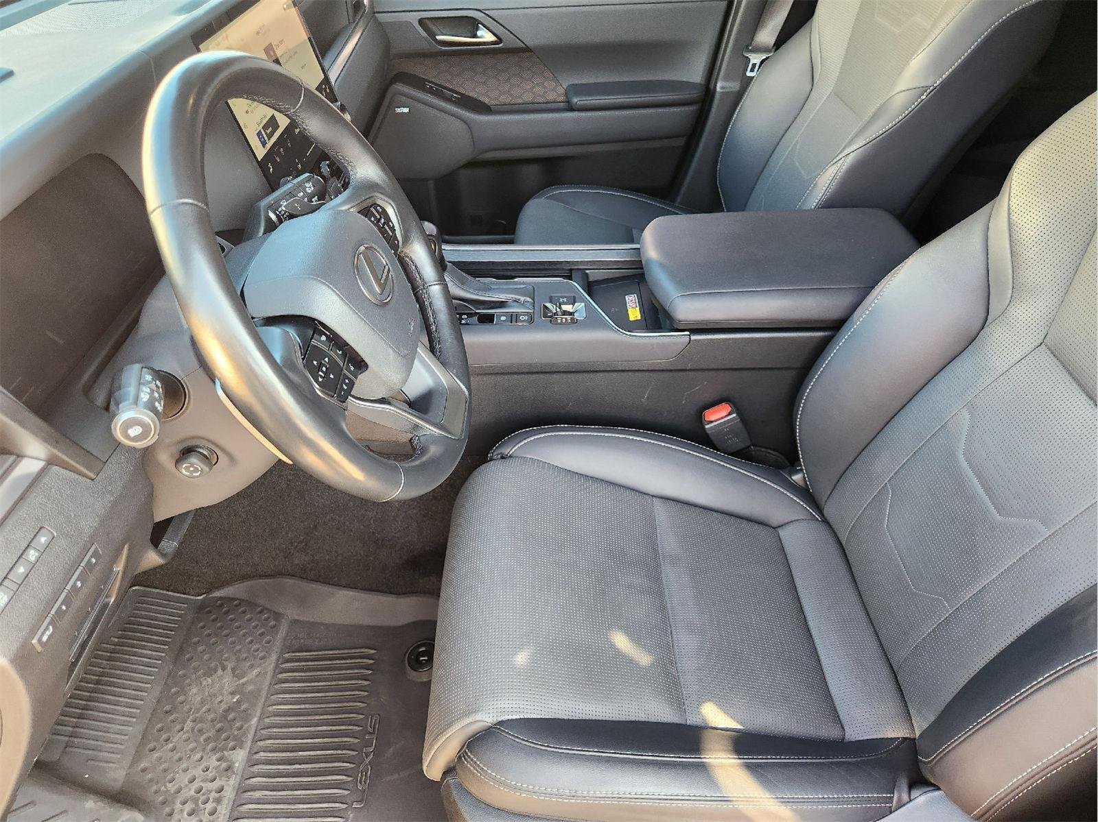 Used 2025 Lexus GX 550 w/ Accessory Package (2T) AWD/4WD image 13
