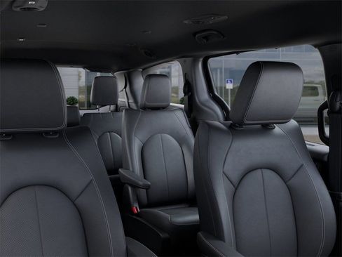 New 2026 Chrysler Pacifica Select FWD image 27