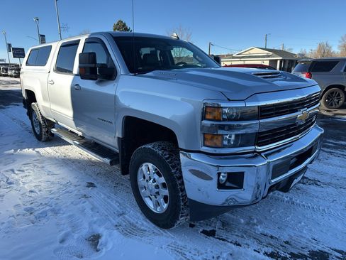 Used 2017 Chevrolet Silverado 2500 LT w/ LT Convenience Package image 4