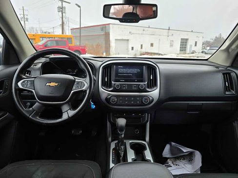 Used 2022 Chevrolet Colorado LT w/ LT Convenience Package image 11