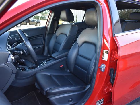 Used 2019 Mercedes-Benz GLA 250 4MATIC image 28