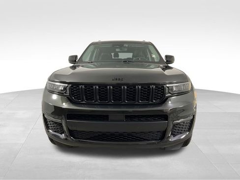 Used 2023 Jeep Grand Cherokee L Limited w/ Black Appearance Package AWD/4WD image 3