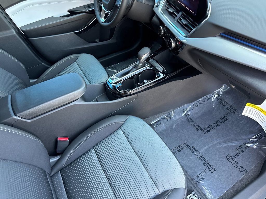 New 2026 Chevrolet Trax LT w/ Midnight Edition FWD image 15