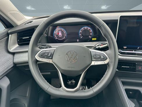 New 2025 Volkswagen Tiguan S FWD image 14