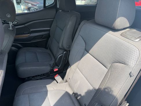 Used 2022 GMC Acadia SLE w/ Driver Convenience Package FWD image 18
