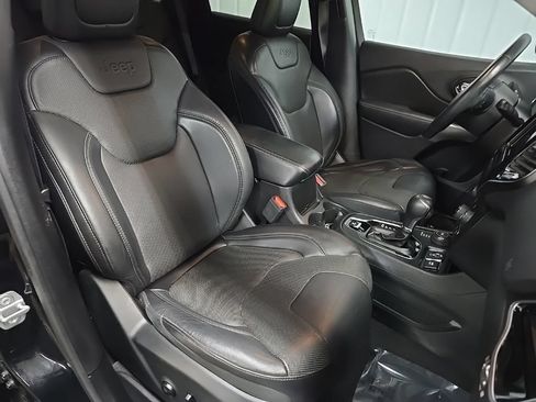 Used 2019 Jeep Cherokee Limited AWD/4WD image 15