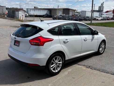 Used 2015 Ford Focus SE w/ SE Cold Weather Package FWD image 4
