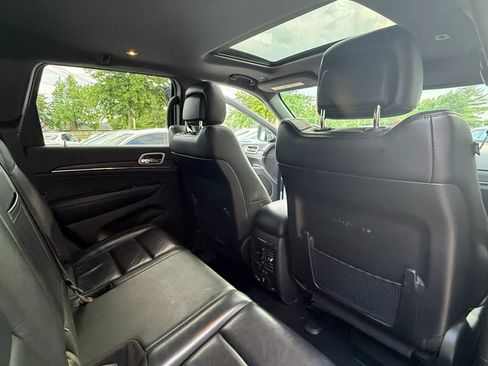 Used 2019 Jeep Grand Cherokee Limited w/ Trailer Tow Group IV AWD/4WD image 10