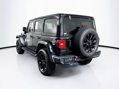 Used 2022 Jeep Wrangler Unlimited Sahara w/ Cold Weather Group AWD/4WD image 5
