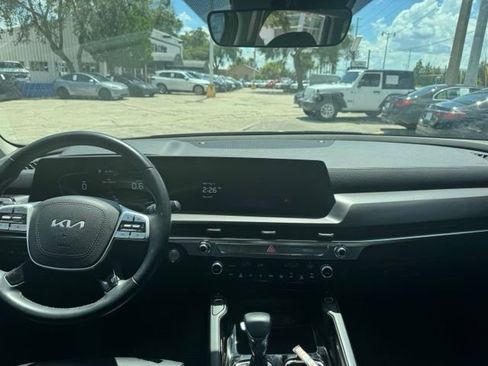Used 2025 Kia Telluride S FWD image 9