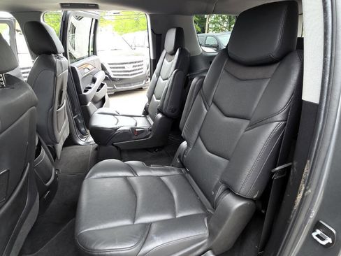 Used 2018 Cadillac Escalade ESV Premium Luxury AWD/4WD image 34