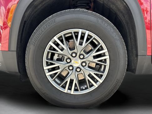 Used 2025 Chevrolet Traverse LT image 35