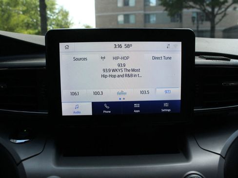 Used 2020 Ford Explorer XLT w/ Equipment Group 202A AWD/4WD image 33