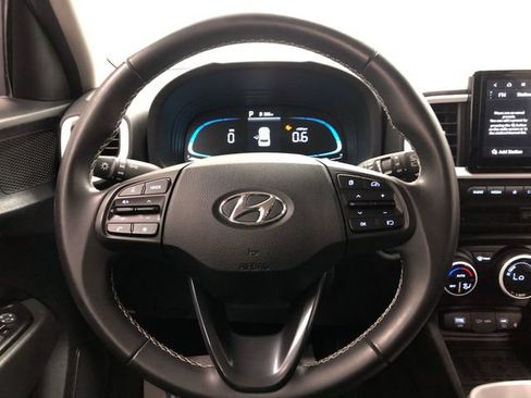 Used 2023 Hyundai Venue Limited FWD image 16