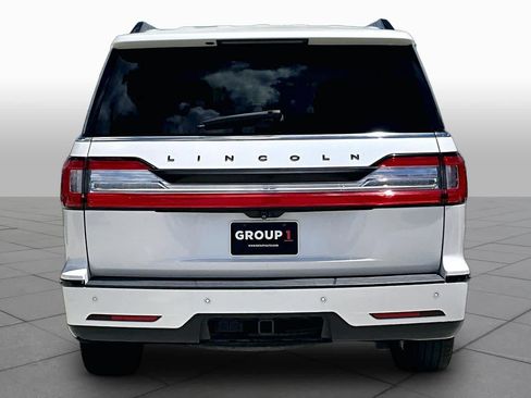 Used 2019 Lincoln Navigator Select w/ Technology Package AWD/4WD image 5