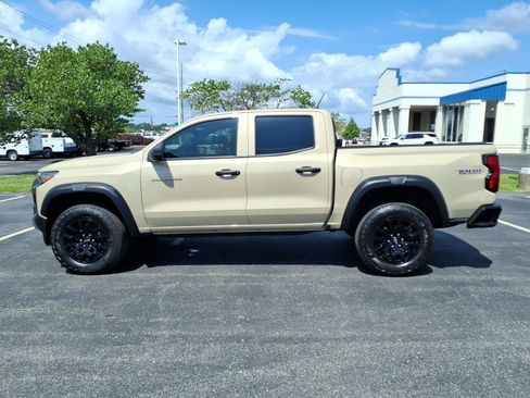 Used 2024 Chevrolet Colorado Trail Boss w/ Advanced Trailering Package AWD/4WD image 4