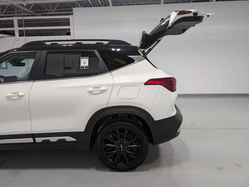 Certified 2022 Kia Seltos Nightfall Edition AWD/4WD image 11