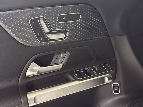 New 2026 Mercedes-Benz GLB 250 4MATIC image 17