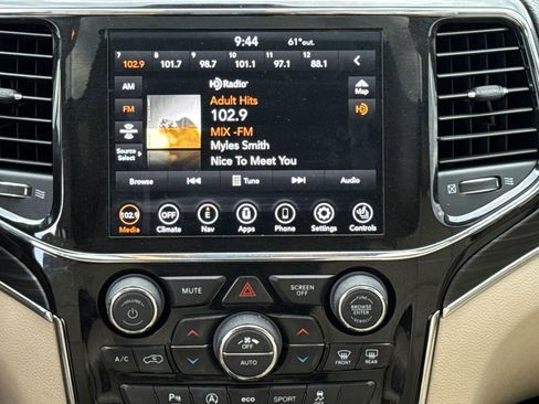 Used 2021 Jeep Grand Cherokee Limited image 13