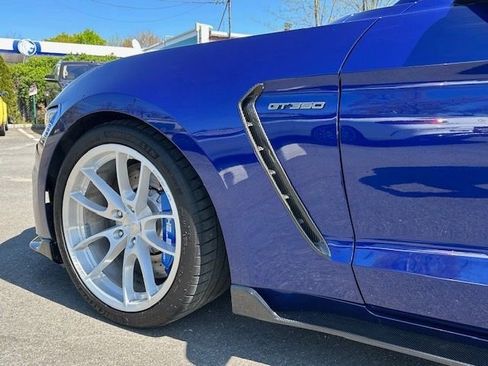 Used 2016 Ford Mustang Shelby GT350 w/ Technology Package RWD image 9