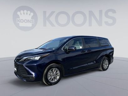 Used 2025 Toyota Sienna LE