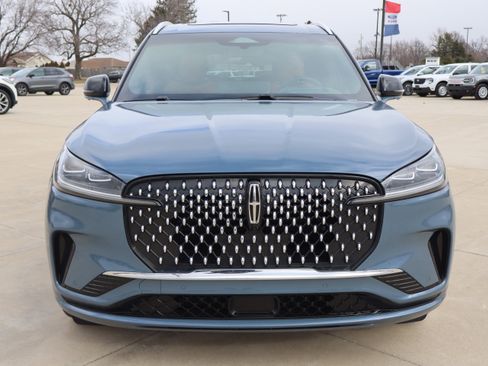 Used 2025 Lincoln Aviator Black Label image 2