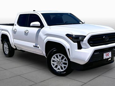 Used 2025 Toyota Tacoma SR5 AWD/4WD image 3