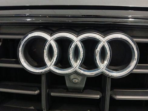 Used 2020 Audi Q8 Prestige image 17