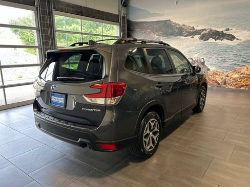 Used 2023 Subaru Forester Premium AWD/4WD image 34