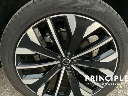 Certified 2025 Volvo XC90 B5 Plus image 10