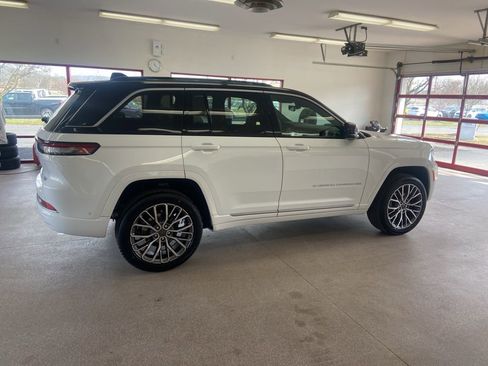 New 2026 Jeep Grand Cherokee Summit image 25