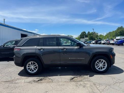 Used 2025 Jeep Grand Cherokee 4WD image 1