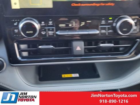 Used 2025 Toyota Highlander Platinum image 22