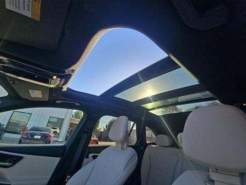 Used 2024 Mercedes-Benz GLC 300 image 4