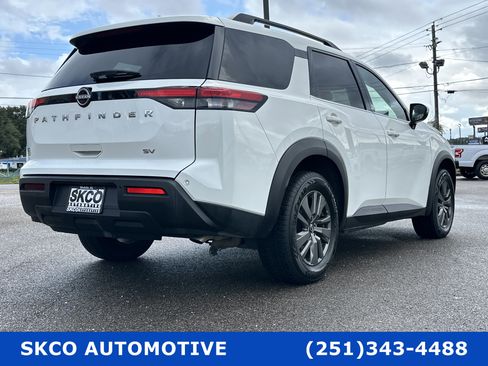 Used 2022 Nissan Pathfinder SV image 5