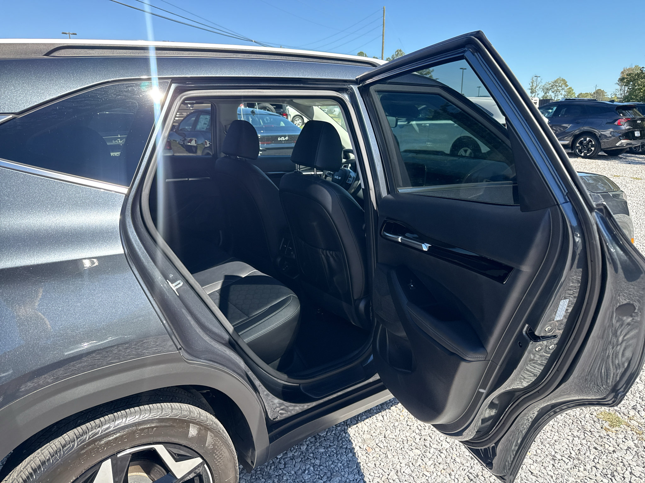 Used 2025 Kia Seltos EX FWD image 21